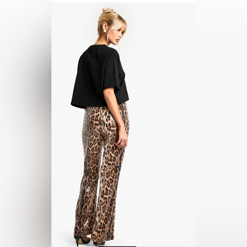 NWT Boohoo Leopard Print Flare trousers - Picture 2 of 6